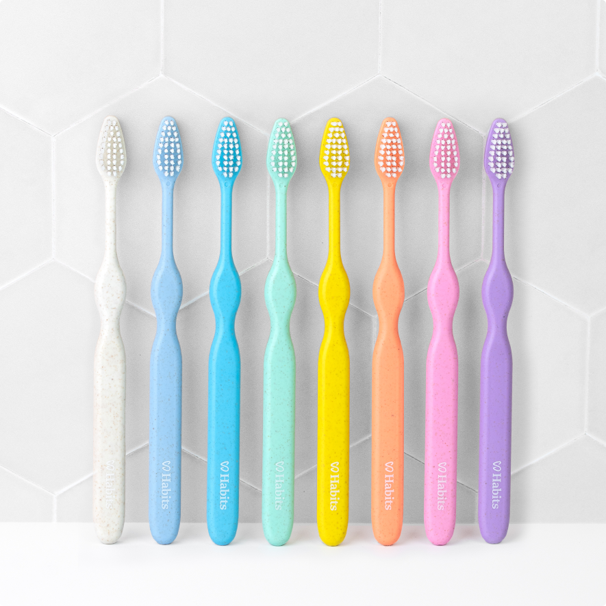 Habits Oral Care manuell tandborste med växtbaserat material och mjuka strån. Prenumerera på tandborstar nu med Habit. Starta en prenumeration nu på dina tandborstar.